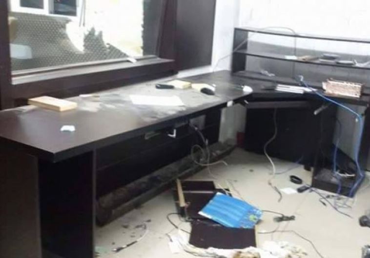 Israeli authorities shut Palestinian radio station