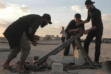 Terrorists firing mortar shells in Aleppo (archive)