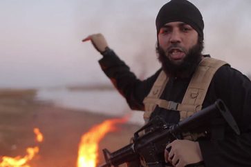 ISIL Takfiri terrorists have released a video which purportedly shows two captured Turkish soldiers being burned alive in Aleppo province, Syria