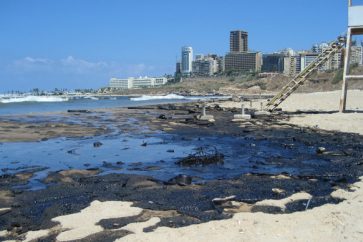 Lebanese Jiyeh shore after the Israeli attack in July 2006 war on Lebanon