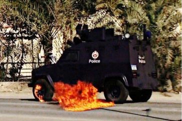 Bahrainis block highways