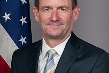 5dfc992fe1d47_264pxDavidHaleofficialphoto