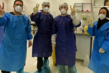 Iran coronavirus victory sign