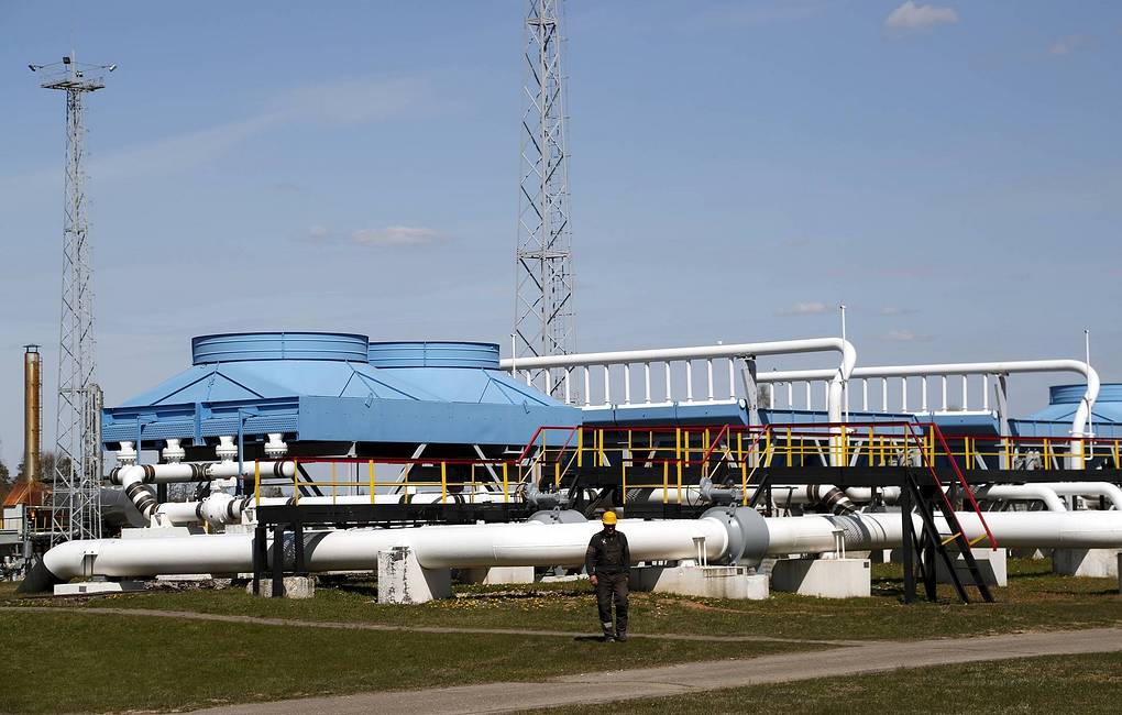 epa09928185 Tanks and pipes at overground site of underground gas storage Incukalns (Incukalns UGS), near Ragana, Latvia, 05 May 2022. According to the unified natural gas transmission and storage company 'JSC Conexus Baltic Grid', the firm is the only functional storage in the Baltic countries. The 'Incukalns UGS' storage facility had a capacity of 4.47 billion cubic meters, from which 2.32 billion cubic meters were active or constantly pumped natural gas. In case of rising consumption of natural gas in the region, Incukalns UGS capacity can be increased up to 3.2 billion cubic meters of active natural gas, which will fully ensure Latvia's and the nearby region needs for fuel. Latvia has a unique, concentrated geological structure, which allows to create natural gas storages at least in 11 locations, with a total capacity of up to 50 billion cubic meters. That is about 10 percent of the annual consumption of the European Union and about the same as the total storage capacity across the European Union. Storage is possible because, in the deeps of Latvian soil there is a layer of porous sandstone, which has good storage properties and which is coated with gas-tight rock layers, also these geological structures are placed at optimal level of 700-800 meters deep, allowing safe and cost-efficient storage of gas. EPA-EFE/TOMS KALNINS
