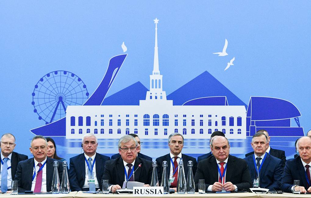SOCHI, RUSSIA - FEBRUARY 17, 2021: Alexander Lavrentiev (C), Russia's Special Presidential Envoy for the Syrian Settelment, takes part in the 15th International Meeting on Syria in the Astana format. Yevgeny Biyatov/POOL/TASSÐîññèÿ. Ñî÷è. Ñïåöïðåäñòàâèòåëü ïðåçèäåíòà ÐÔ ïî ñèðèéñêîìó óðåãóëèðîâàíèþ Àëåêñàíäð Ëàâðåíòüåâ (â öåíòðå) íà XV Ìåæäóíàðîäíîé âñòðå÷å ïî Ñèðèè â "àñòàíèíñêîì ôîðìàòå" (ÌÂÑÀ-15). Åâãåíèé Áèÿòîâ/POOL/ÒÀÑÑ
