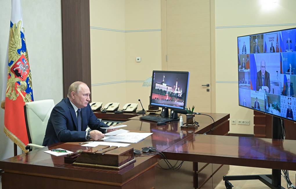 MOSCOW, RUSSIA - JULY 18, 2022: Russia's President Vladimir Putin holds a video conference meeting of the Presidium of the Presidential Council for Strategic Development and National Projects at the Moscow Kremlin. Pavel Byrkin/Russian Presidential Press and Information Office/TASSÐîññèÿ. Ìîñêâà. Ïðåçèäåíò ÐÔ Âëàäèìèð Ïóòèí â Êðåìëå âî âðåìÿ çàñåäàíèÿ ïðåçèäèóìà Ñîâåòà ïî ñòðàòåãè÷åñêîìó ðàçâèòèþ è íàöïðîåêòàì â ôîðìàòå âèäåîêîíôåðåíöèè. Ïàâåë Áûðêèí/ïðåññ-ñëóæáà ïðåçèäåíòà ÐÔ/ÒÀÑÑ