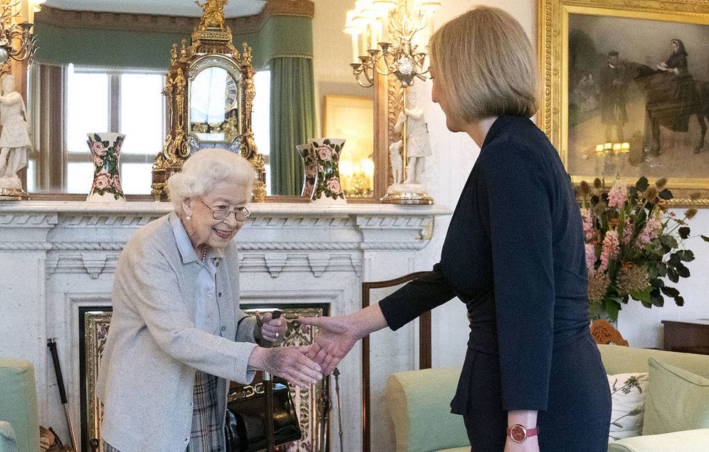 Britain's Queen Elizabeth II, left, welcomes Liz Truss during an audience at Balmoral, Scotland, where she invited the newly elected leader of the Conservative party to become Prime Minister and form a new government, Tuesday, Sept. 6, 2022. (Jane Barlow/Pool Photo via AP)