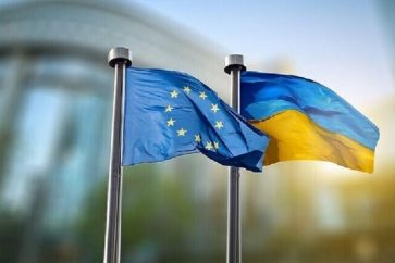 EU and Ukraine flags