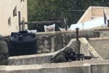 Zionist occupation forces besieging the house of the Palestinian young man Abboud Harazallah in Jenin