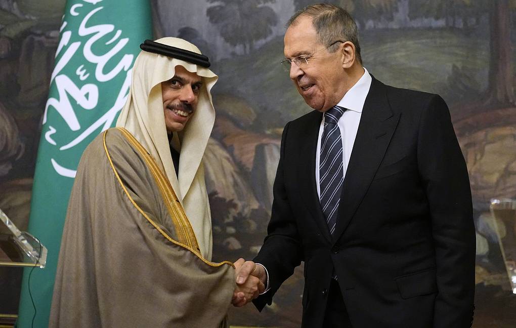 Saudi Arabia's Foreign Minister Faisal bin Farhan Al-Saud and Russian Foreign Minister Sergey Lavrov