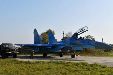 FILE PHOTO: Ukrainian Su-27 UB fighter jet at a military airbase in the town of Starokostyantynov. ©  AFP / Genya Savilov