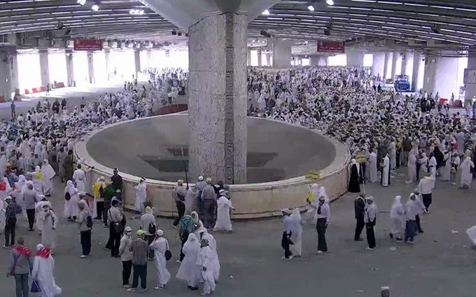 Hajj pilgrims stoning devil