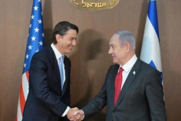 US special envoy Amos Hochsten (L) with Israeli PM Benjamin Netanyahu in occupied Al-Quds (Jerusalem), image from June 2024.