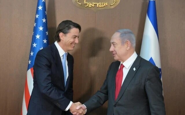 US special envoy Amos Hochsten (L) with Israeli PM Benjamin Netanyahu in occupied Al-Quds (Jerusalem), image from June 2024.