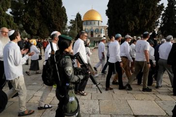 Zionist settlers storm Al-Aqsa Mosque