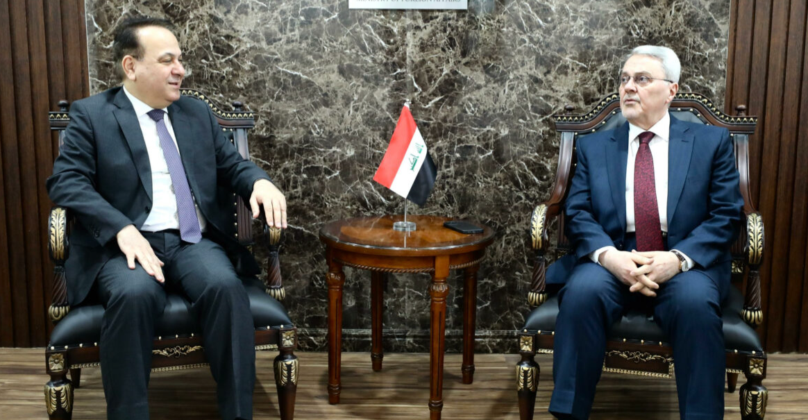 Iraqi Diplomat Mohammed Bahr Al-Uloom (R) and Lebanon's ambassador to Iraq Ali Habhab (L)