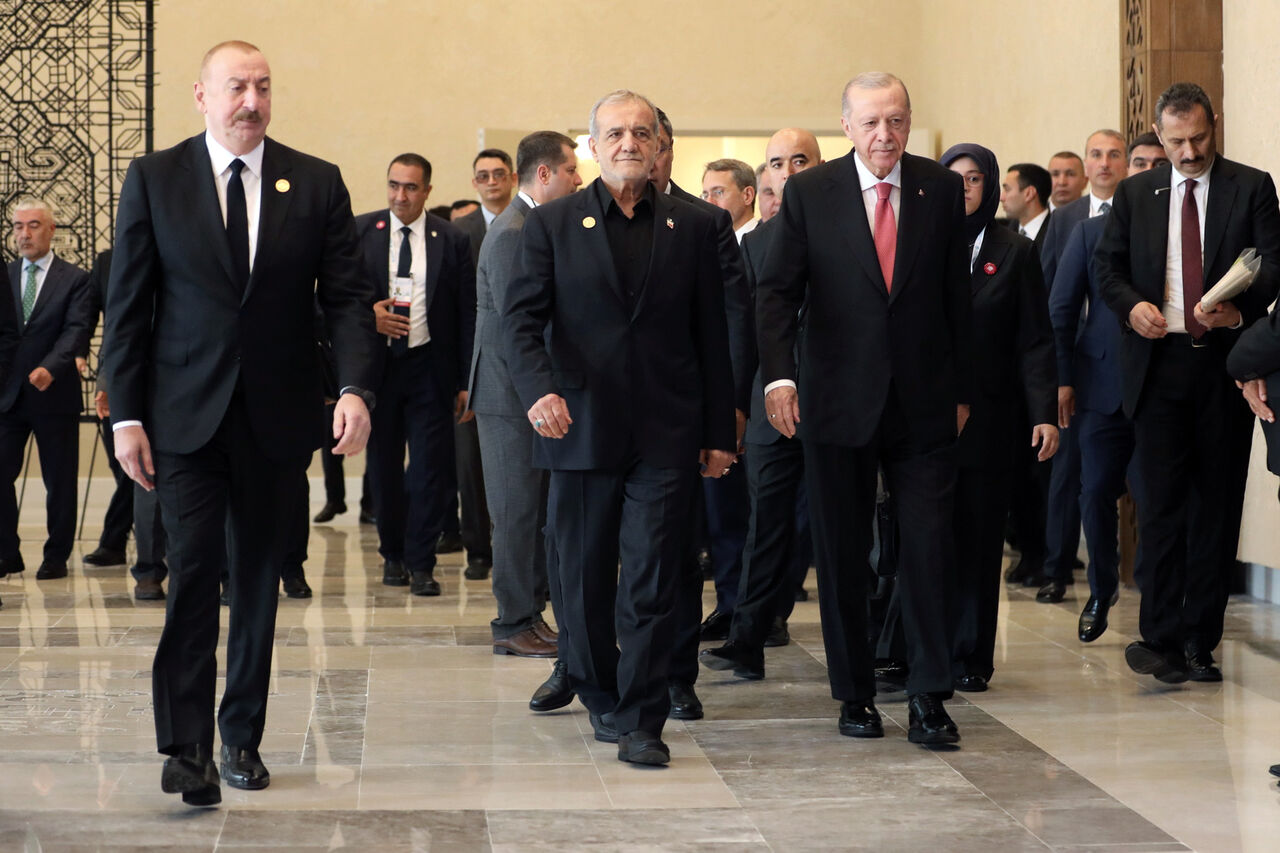 President Masoud Pezeshkian (C) flanked by Turkey's Recep Tayyip Erdogan (R) and Azerbaijan's Ilham Aliyev, July 4, 2025.