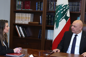 7280370867fc3b57aa7bf817e8a361ef