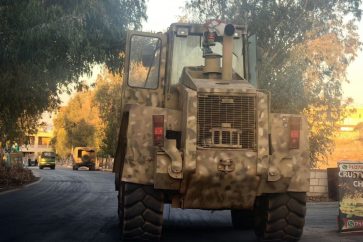 photo_5773876247602596946_y